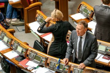Вакцина проти суму і танці під Сердючку: у мережі оригінально привітали Супрун, Савченко та інших жінок української політики