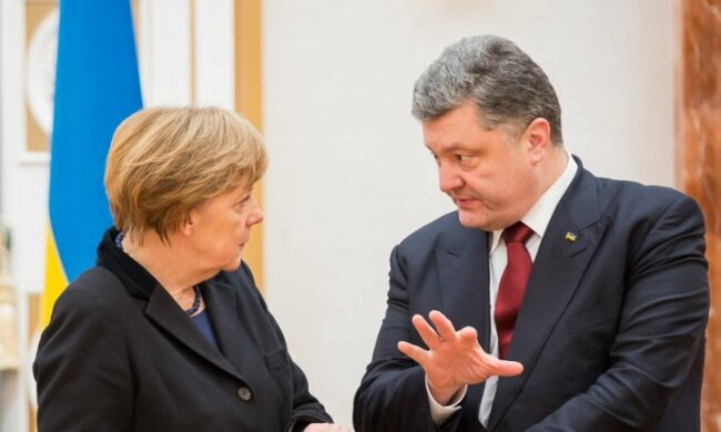 Прогресс по миротворцам и новые санкции против РФ: Порошенко раскрыл детали переговоров с Макроном и Меркель