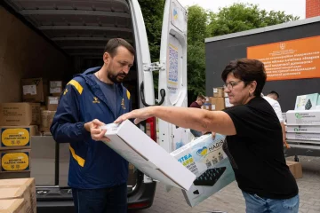 Медичні вантажі для лікарень Харківщини, Вінниччини та Києва передали БФ молодіжної ініціативи «Надія», Валерій Дубіль і Віта Присяжнюк