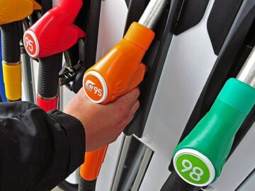 Цены на бензин рекордно рухнули: «Такого не было три года»