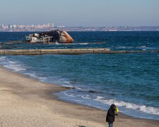 "Затонулий танкер і моржі": як виглядає одеське узбережжя після свят, фото