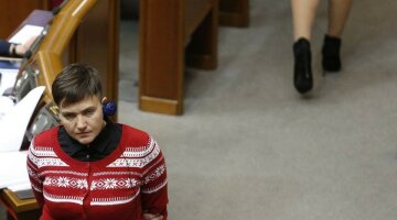 «Різдвяна» Савченко: кофта зі сніжинками шокувала Раду (фото)