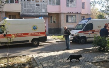 Угроза взрыва в одесской многоэтажке, съехались полиция и медики: кадры с места события