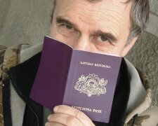 П’ята графа: у Латвії немісцевим заборонили писати в паспорті «латиш»