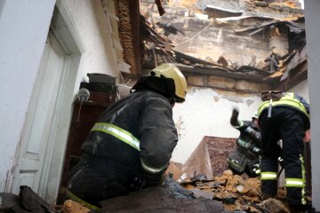 После шторма в Одессе рухнул дом: один человек погиб (фото, видео)