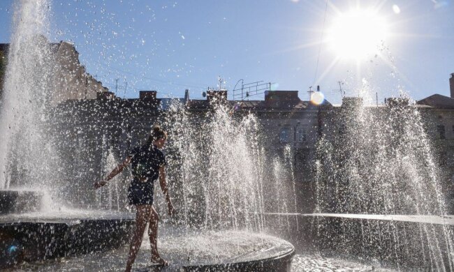 жара, фонтан, девушка