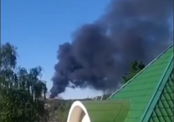 "Як горить!": сильна пожежа сталася на важливому для російських військових об'єкті