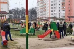 На Одесчине подросток открыл огонь по сверстникам на детской площадке, фото: "оружие купил через интернет"