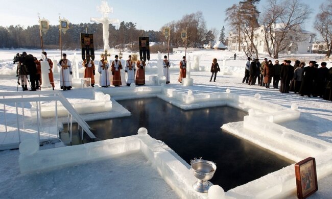 Крещение Господне: традиции, запреты, правила купания