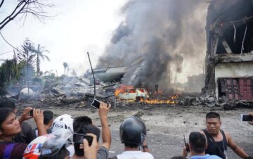 крушение самолета в Индонезии