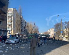 Над Києвом сили ППО збили крилату ракету: осколки впали в житловий район, фото