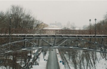В Киеве "устал" один из главных мостов города, фото: не ремонтировали 45 лет