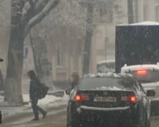 В Одесу прийшла зима, оголошено штормове попередження: "мокрий сніг, хуртовина і ожеледь"