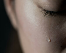 женщина плачет, горе, слезы