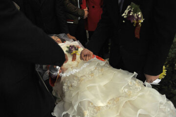 невеста в гробу