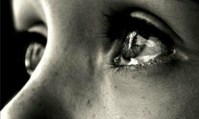 слезы плач горе взгляд глаза