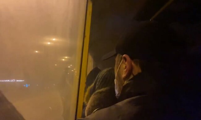 В Харькове маршрутка с пассажирами загорелась на ходу, видео из салона: "Остановите!"