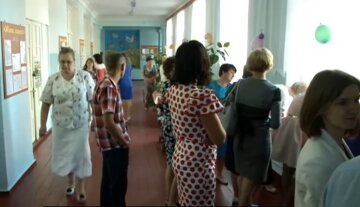 На Харьковщине бюджетников надолго оставили без зарплаты: детали скандала