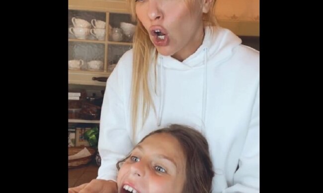 Полякова з молодшою дочкою