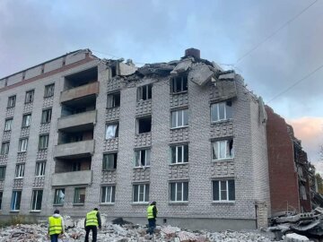Россияне ударили ракетами по общежитию в Славянске