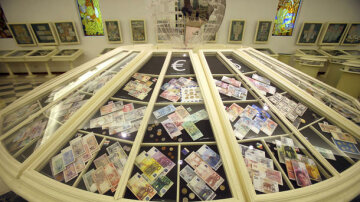 Купюра в тысячу гривен: как выглядят самые «большие» деньги (фото)