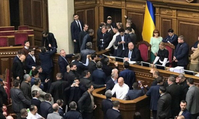 Слуга народу і соратник Тимошенко влаштували дикий заміс у Раді, скандальне відео: «Отримаєте піз...»