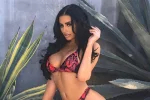Ебігейл Рэтчфорд без сорому вивалила свої форми в мереживі: "Який більше подобається?"
