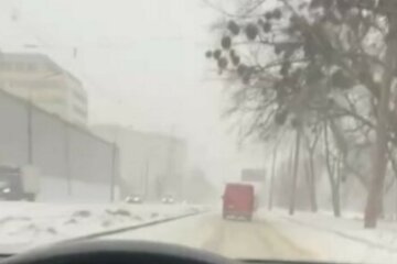Одесскую область засыпало снегом: кадры последствий непогоды, лучше посидеть дома