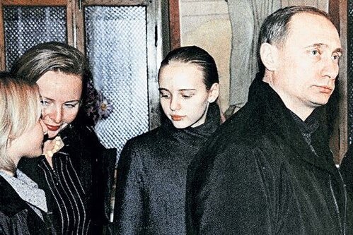 Вопрос о дочерях загнал Путина в тупик, выкрутиться не получилось: Эти женщины...