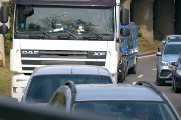 В Харькове перекрыли движение транспорта