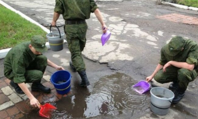 Сушили калюжі насосом: з’явилося відео, як готувалися до приїзду президента