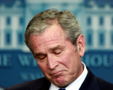 Соцмережі висміяли дивну поведінку Буша на інавгурації Трампа (фото)