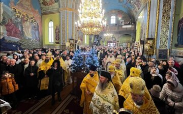 Митрополит УПЦ МП, лишенный гражданства Украины, продолжает вести богослужение: фото