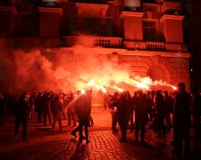 »Азов» прошелся маршем с факелами по Харькову (фото, видео)
