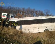 Автобус с пассажирами попал в ДТП под Харьковом: кадры жуткой аварии