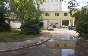 «Стабільність по-харківськи»: в мережі показали дорогу біля трьох ключових лікарень міста, відео
