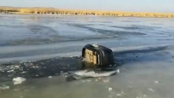 Авто з сім'єю провалилося під лід і потонуло за лічені хвилини: "Всередині було троє дітей...", що відомо