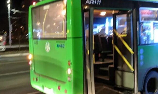 У Дніпрі маршрутник познущався над людиною з інвалідністю: "Затиснув дверима і проїхав кілька..."