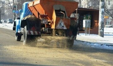 Харьковские дороги посыпят "золотой" солью за десятки миллионов: зато не будет скользко