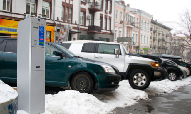 Масове полювання на авто влаштували в Києві, їздити неможливо: кадри свавілля