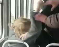 У Києві жінку побили за відсутність маски, відео: "Рот закрий і сиди"