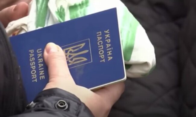 Приблизит нас к ЕС: украинцы предлагают убрать "отчество" в паспорте