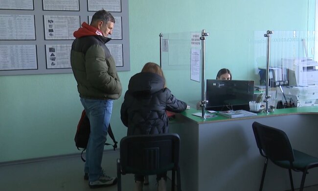 Денежная помощь для пенсионеров в Днепропетровской области