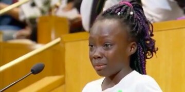 Юна американка виголосила зворушливу промову про трагедію в Шарлотт (відео)