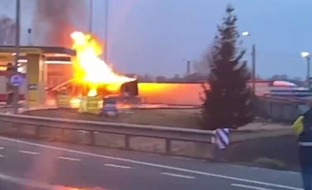 Угроза взрыва под Киевом, огонь охватил цистерну с бензином: новые кадры с места