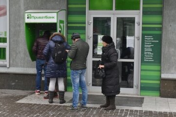 ПриватБанк спустошив карти клієнтів: «перекладає вину на інших»