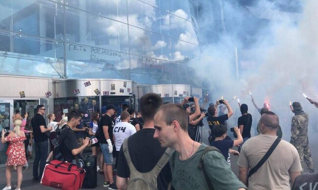 Главное за день: трагедия на Ровенском полигоне и атака Ocean Plaza в Киеве