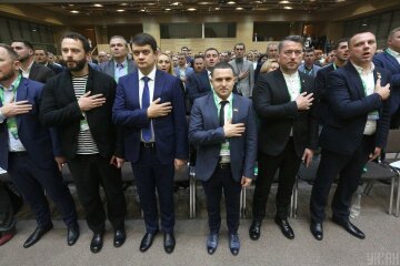 Слуга народа