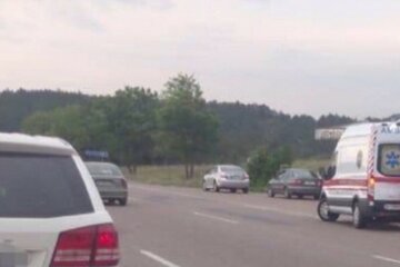 Внезапно выбежал на дорогу: в Харькове авто сбило ребенка, фото