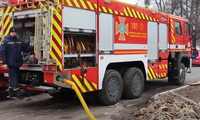 Ворожий літак збили над Києвом, фото з місця і що з пілотом: "Катапультувався, але..."